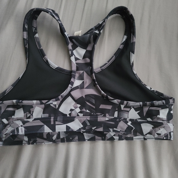 Under Armour sports bra - Picture 3 of 4